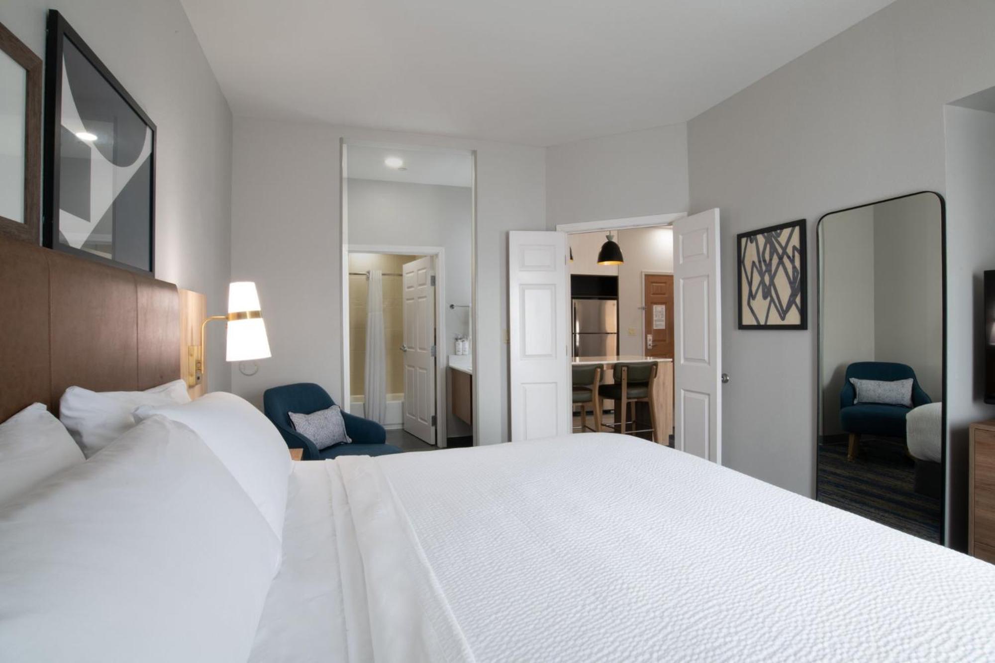 Staybridge By Ihg Hotel