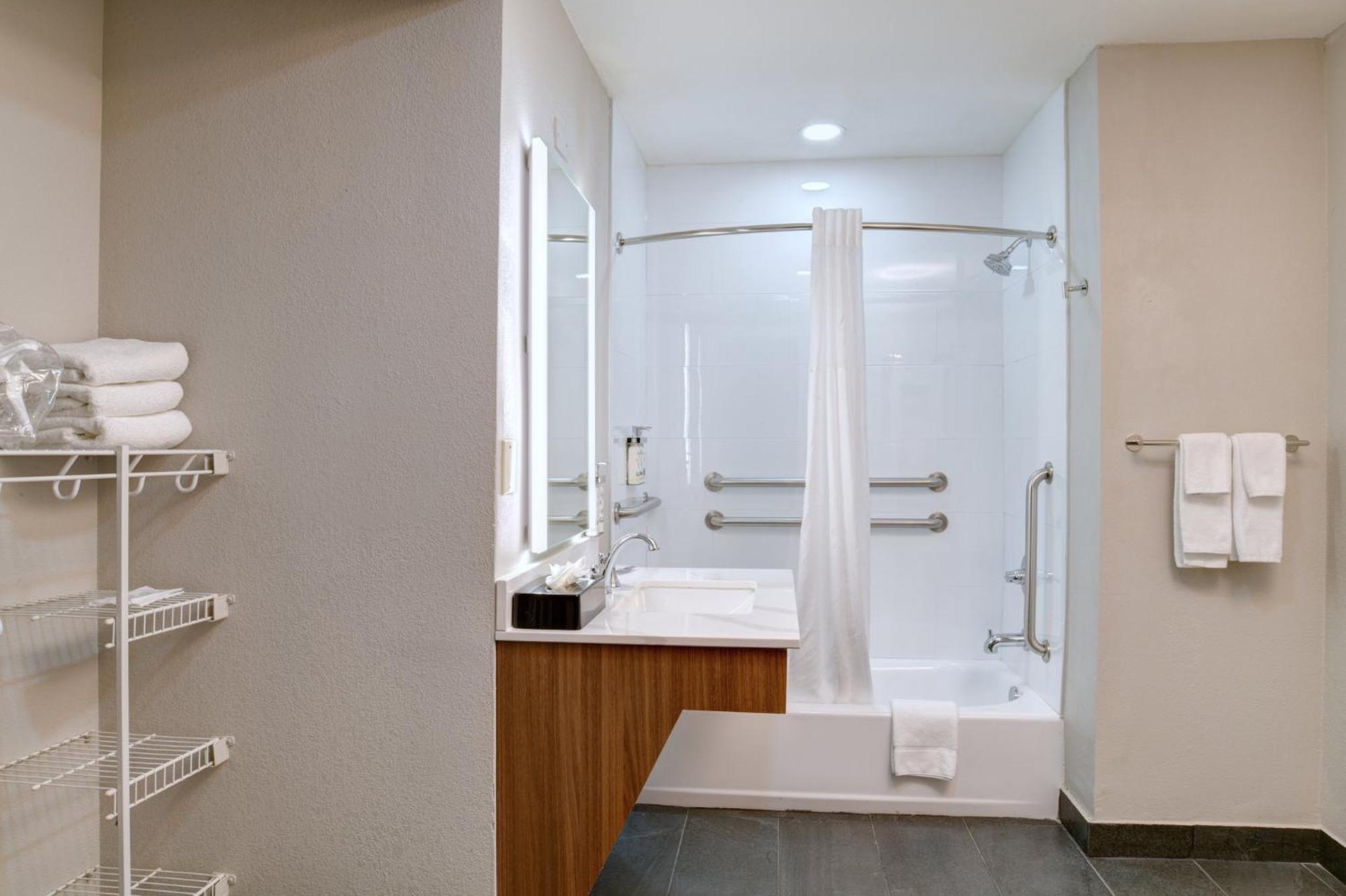 Staybridge By Ihg Hotel